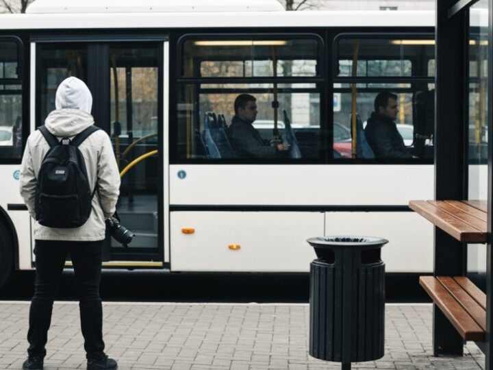 Wrocław modernizuje przystanki: Nowa jakość komunikacji w mieście!