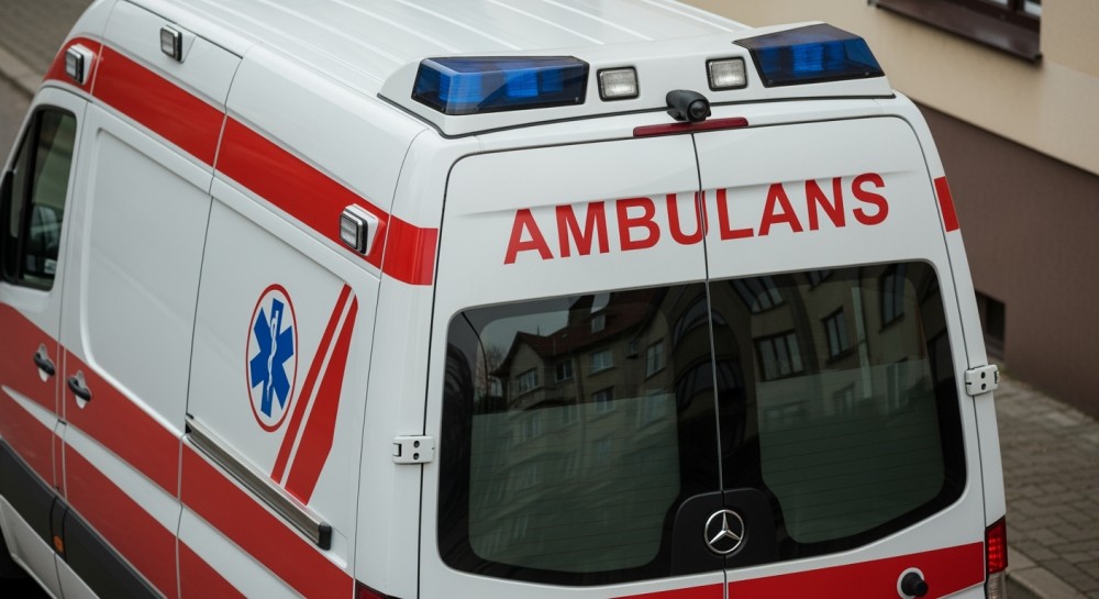 Górski poranek pełen niebezpieczeństw: mężczyzna utknął w strumieniu, na ratunek ruszyli policjanci i strażacy