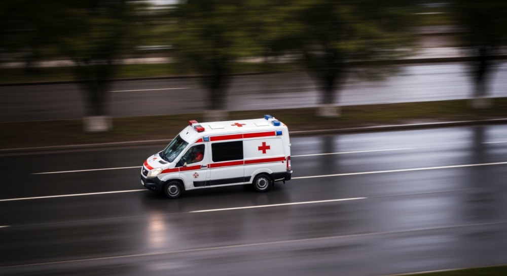 Bohaterowie w mundurach: Policja ratuje seniorkę z płonącego mieszkania